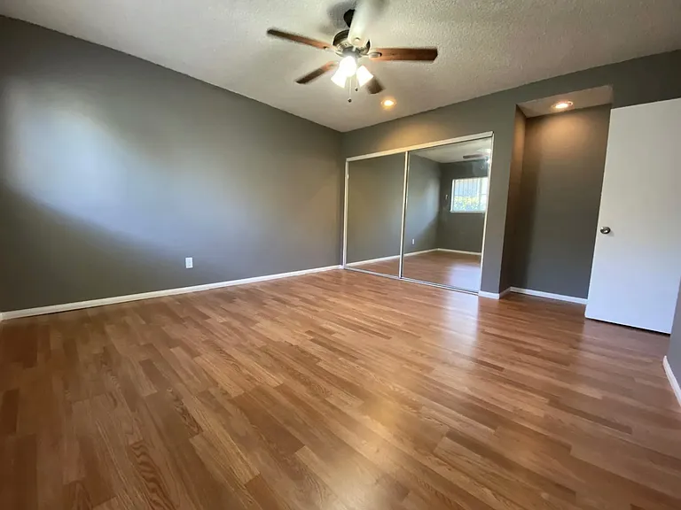 2037 N Lime Ave — Photo 17