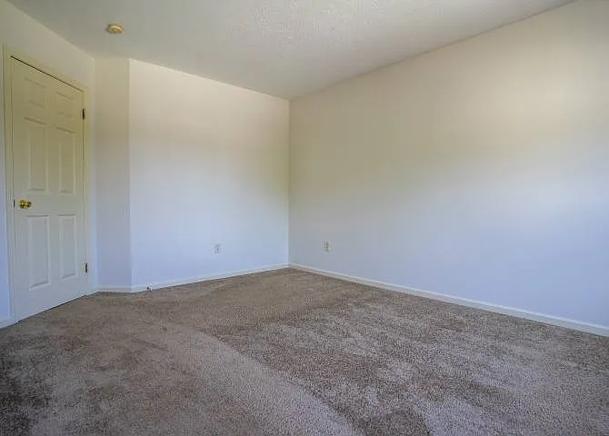 Webster Woods Townhouse Apartments — Photo 39