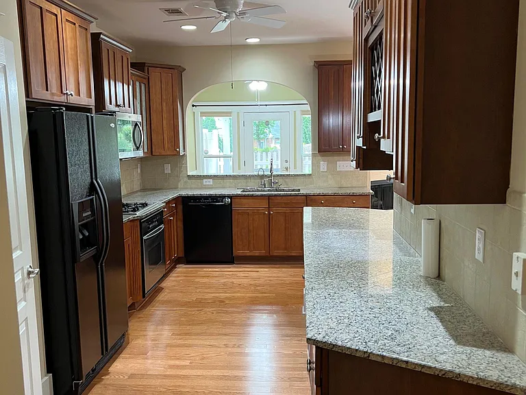 5240 Villa Lake Ct — Photo 13