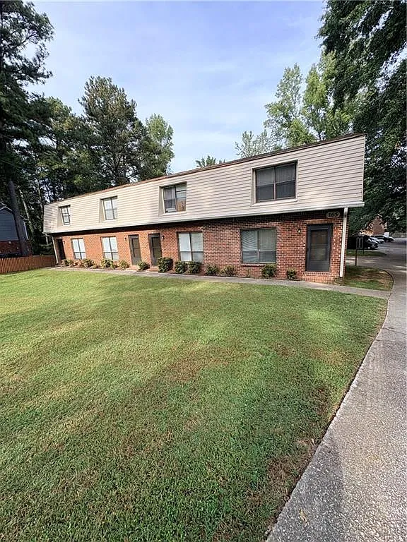 165 Hunters Ln — Photo 1