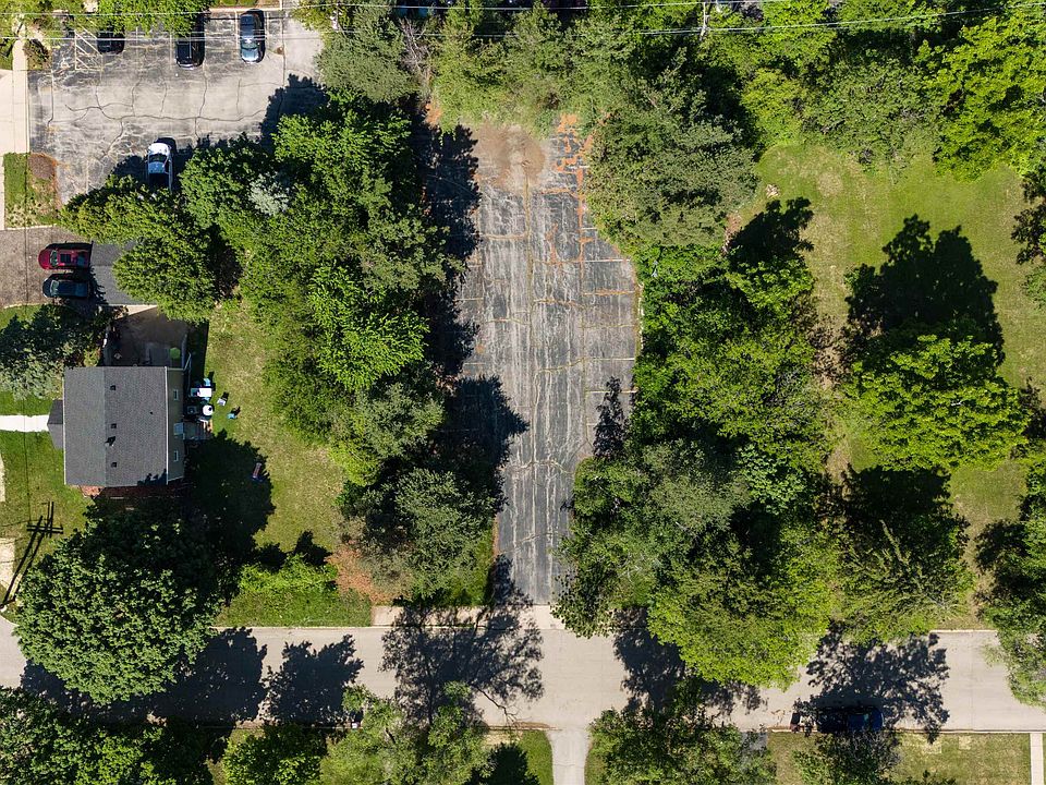 1st image of 216 Alder Ave
