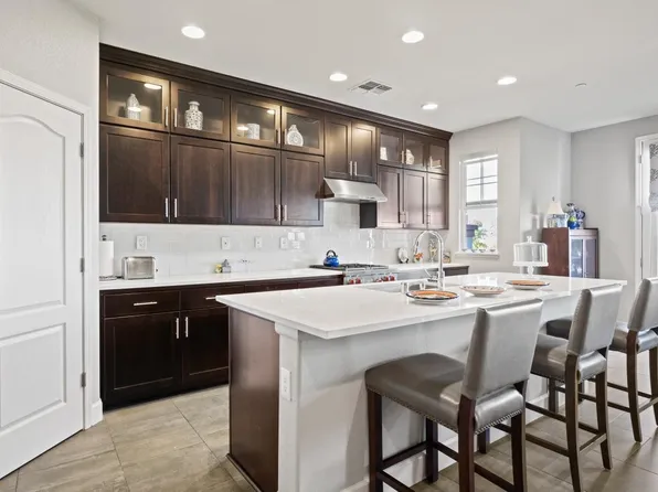 323 Jacquelyn Lane, Petaluma, CA 94952
