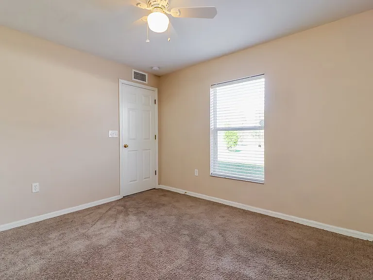 3920 Constantine Loop — Photo 12
