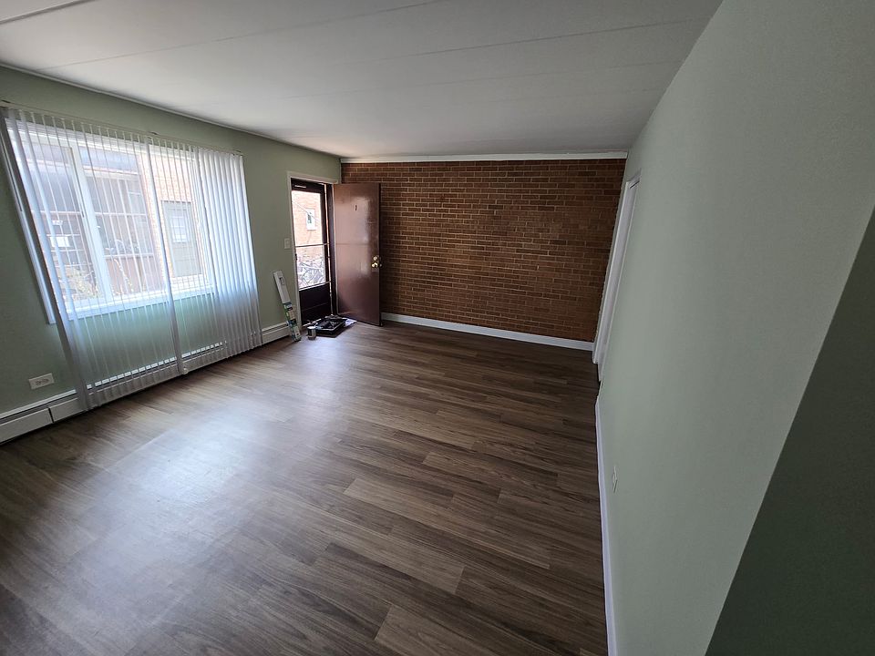 1st image of 338 W Saint Charles Rd APT 1