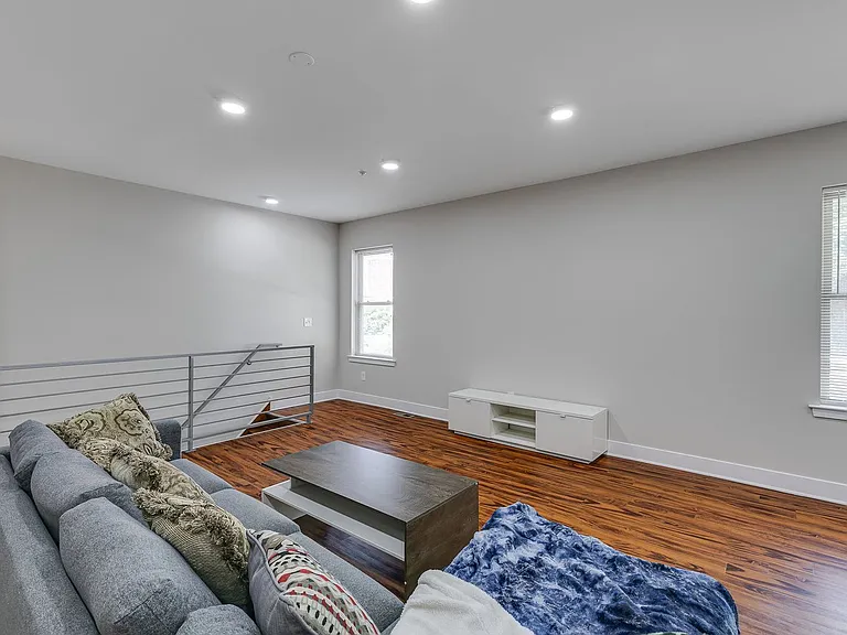 549 Armstrong St #101 — Photo 5