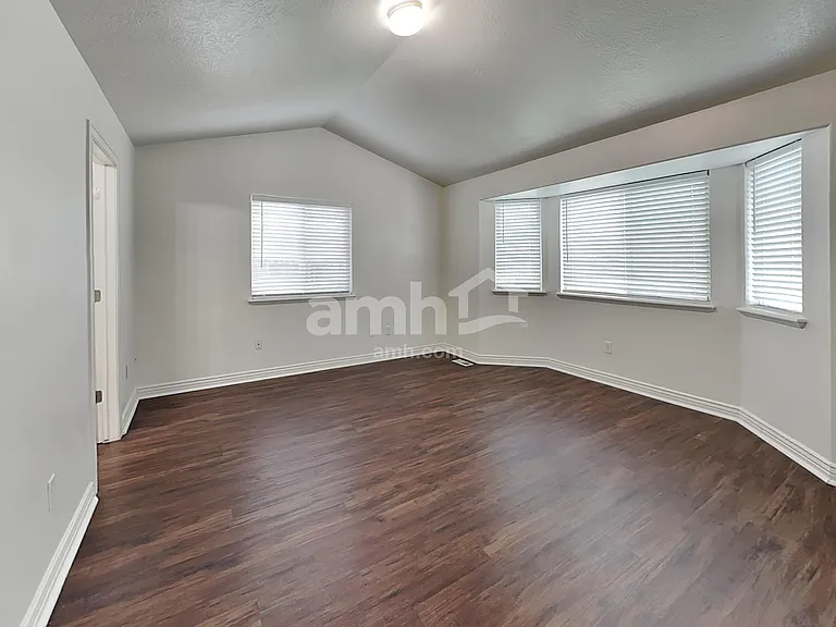 3672 E Nairn Dr — Photo 6