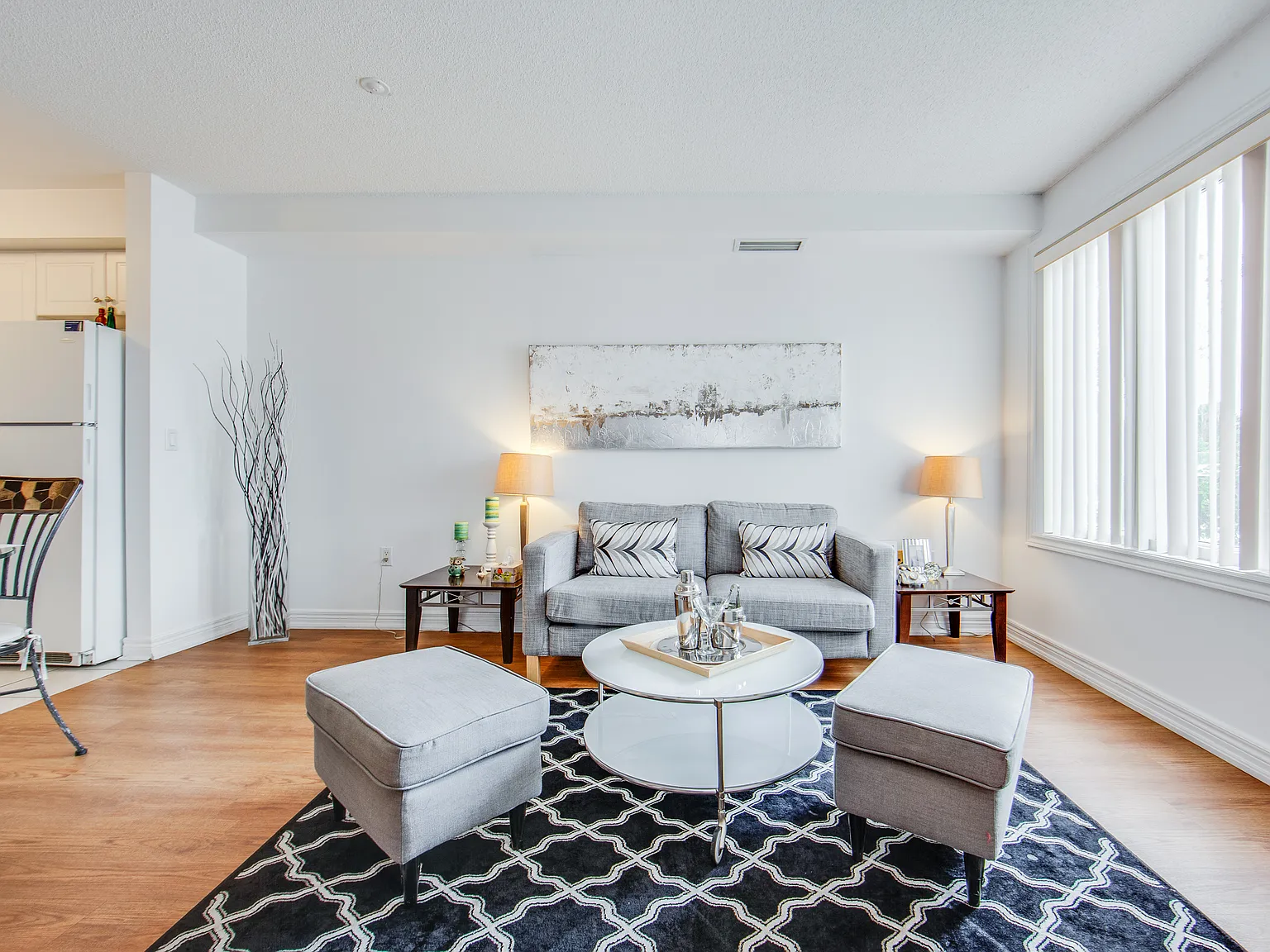 130 Vanderhoof Avenue Toronto — Photo 2
