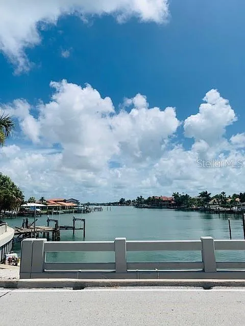 3 bed 3 bath Belleair Beach SFH — Photo 3