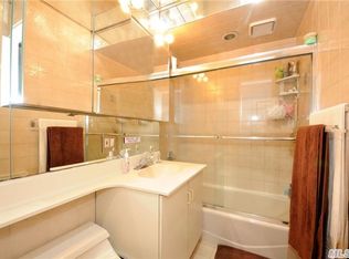30 Stoner Avenue #3S, Great Neck, NY 11021