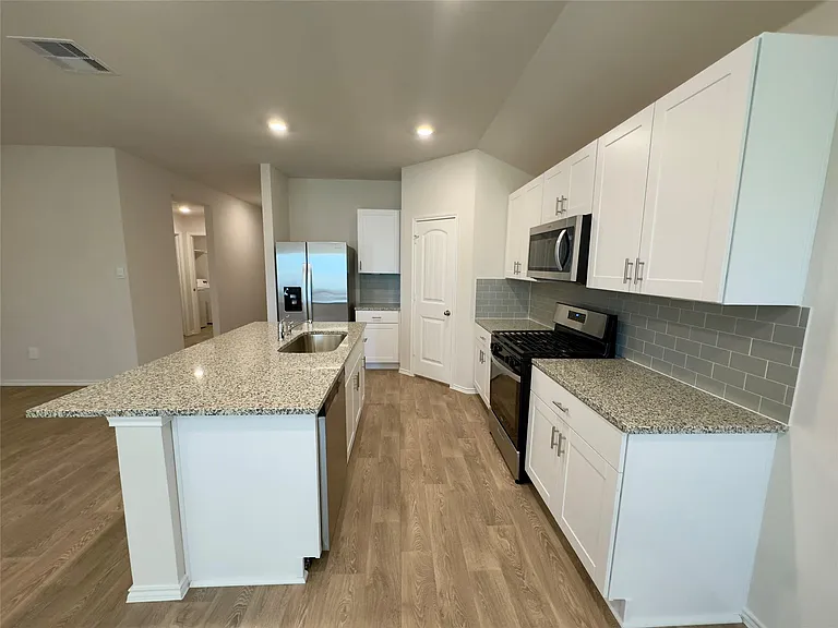 1714 Windsor Blvd — Photo 9