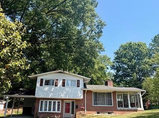 25 Panorama Dr, Oxon Hill, MD 20745