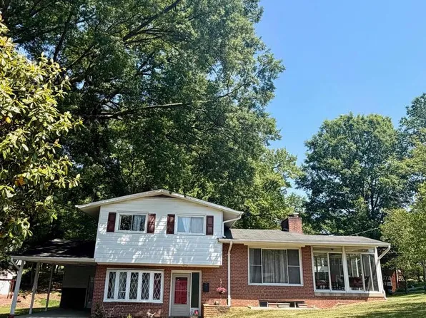 25 Panorama Dr, Oxon Hill, MD 20745