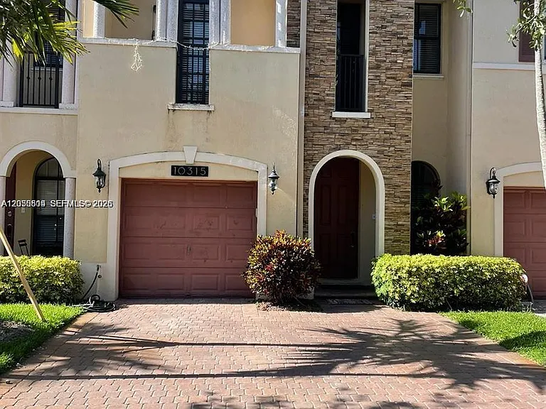10315 NW 30th Ter #10315 — Photo 1