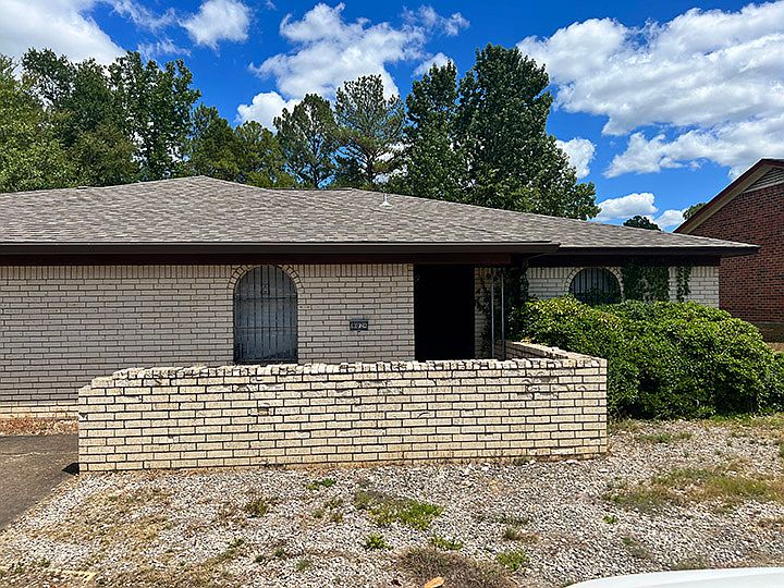 2nd image of 802 Georgia Ln #B