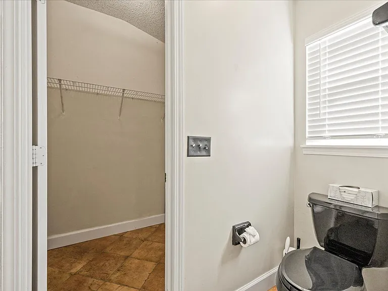 1073 Stocks St — Photo 21
