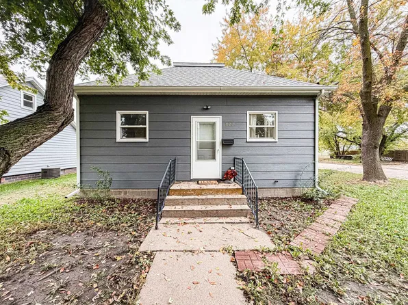 823 Logan St, Holdrege, NE 68949