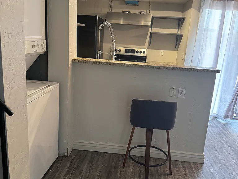 4240 N Longview Ave #2 — Photo 6