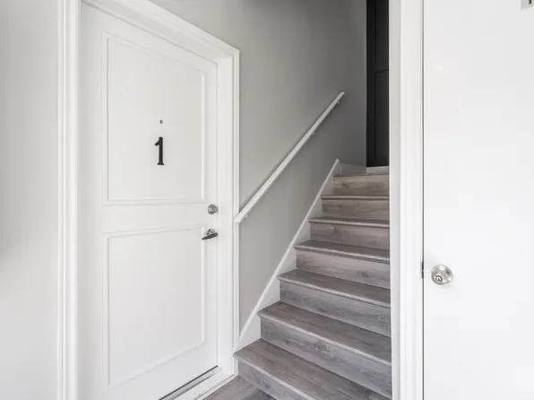 83 Gibson Ave #1, Hamilton, ON L8L 6J9