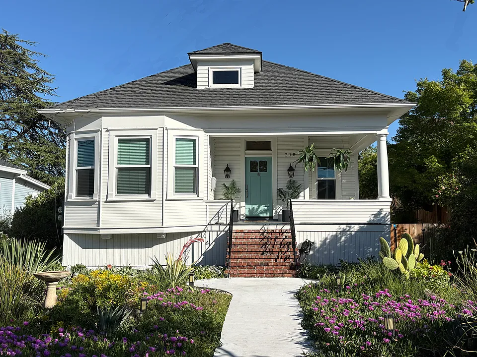 215 Bassett St