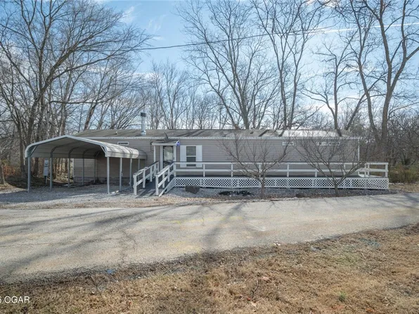 102 Oak Dr, Pineville, MO 64856