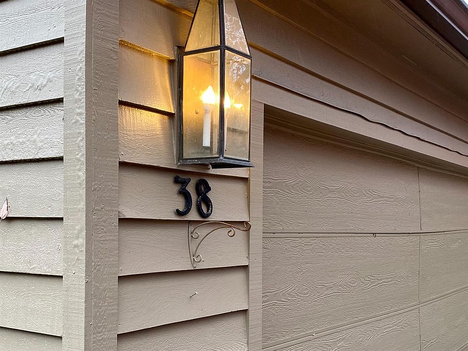 2nd image of 38 Rolling Hills Dr