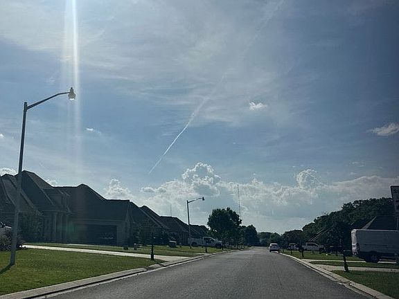 5th image of 212 Hidden Ridge Dr