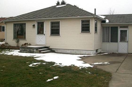 1st image of 4885 Broadway Ave