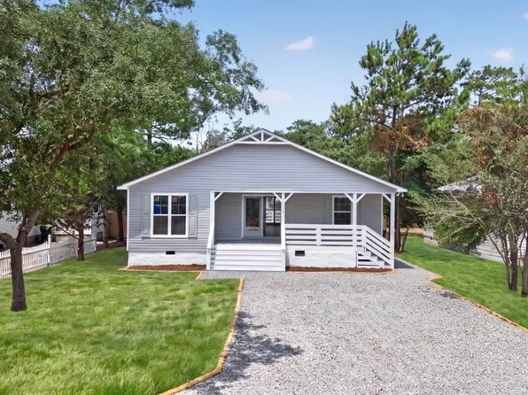137 NE 31st Street, Oak Island, NC 28465