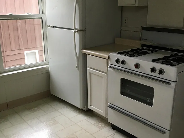 526 E 7th St #2 — Photo 13