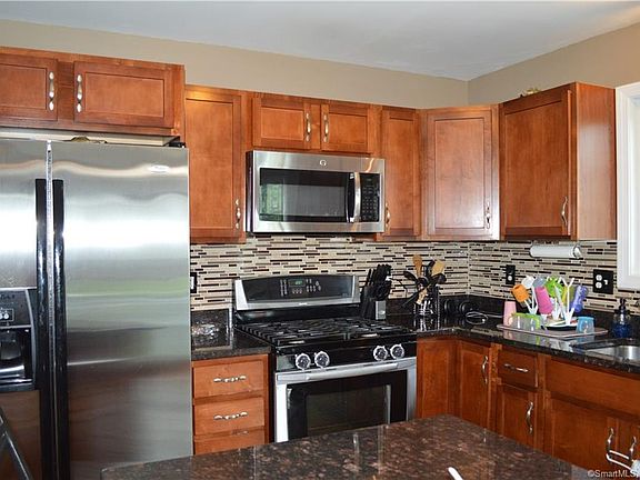 4th image of 21 Elizabeth Ln Unit 21