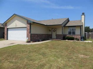 1324 E Southbrook St, Haysville, KS 67060