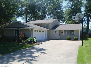 25173 Deerfield Dr, North Olmsted, OH 44070