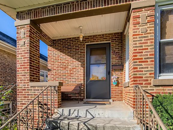 2nd image of 2614 Oak St