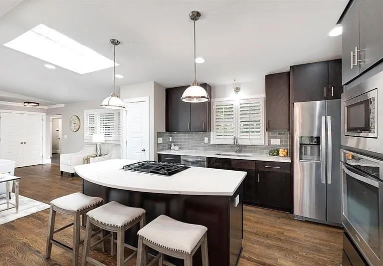 1921 Walthall Dr NW — Photo 8