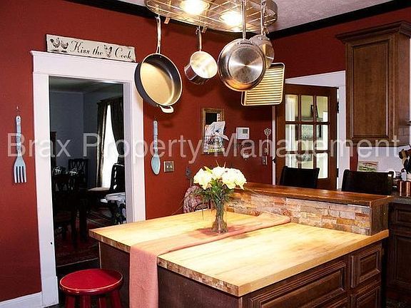 5th image of 604 W Church St