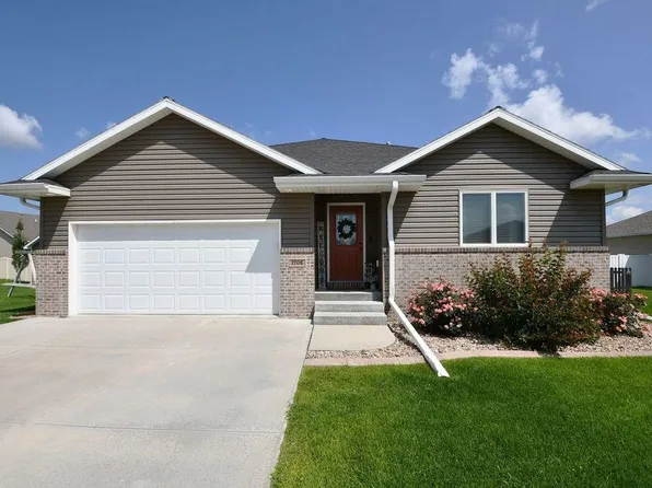 1706 E 58th St, Kearney, NE 68847