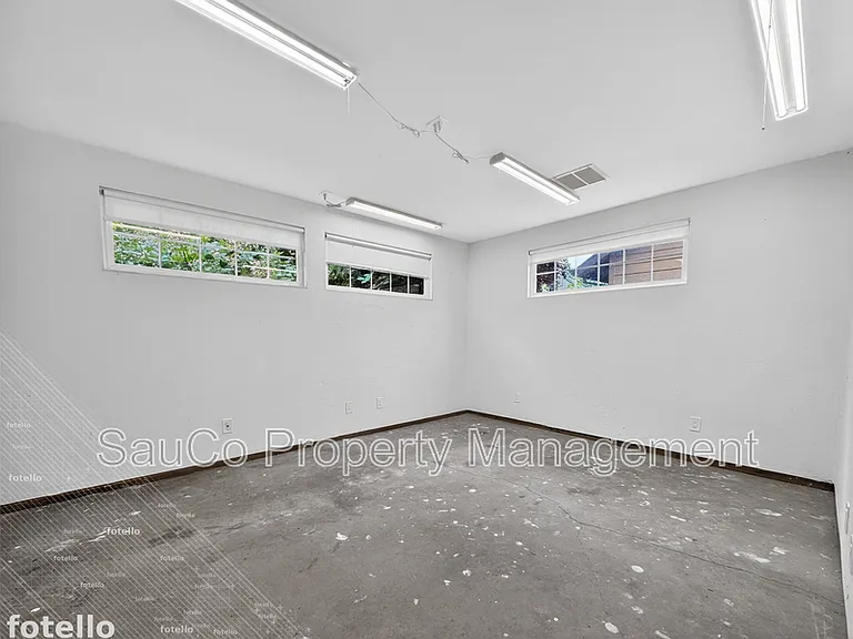 661 NW Connell Ave — Photo 28