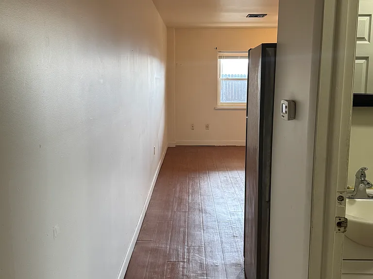 920 N Front St #3 — Photo 6