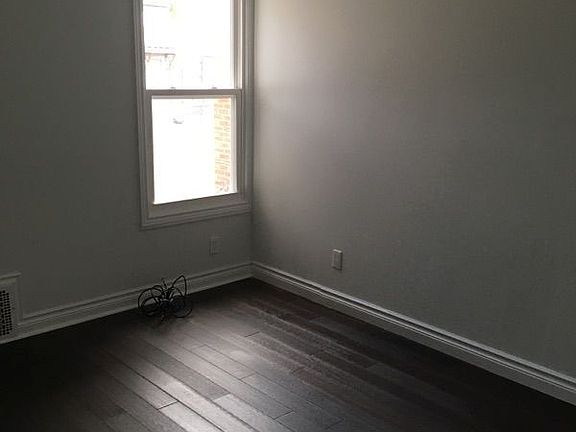 5th image of 161 Montrose Ave Unit 2