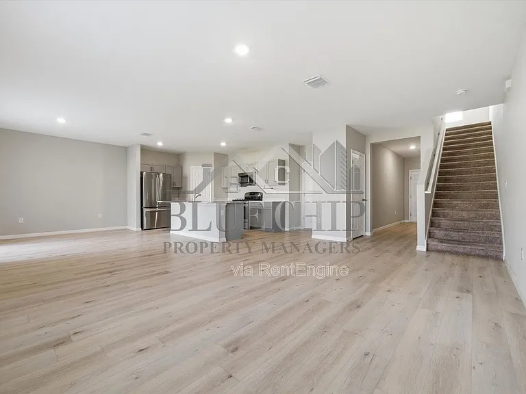 12937 Camarillo Pl — Photo 8