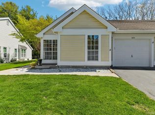289 Glen Dr, Ridge, NY 11961