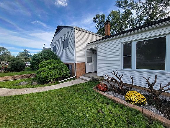 2nd image of 3243 Maeterlinck Ave