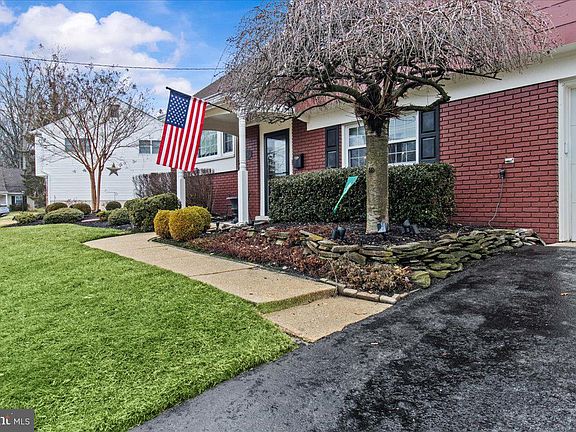 4th image of 2 Tollhouse Rd