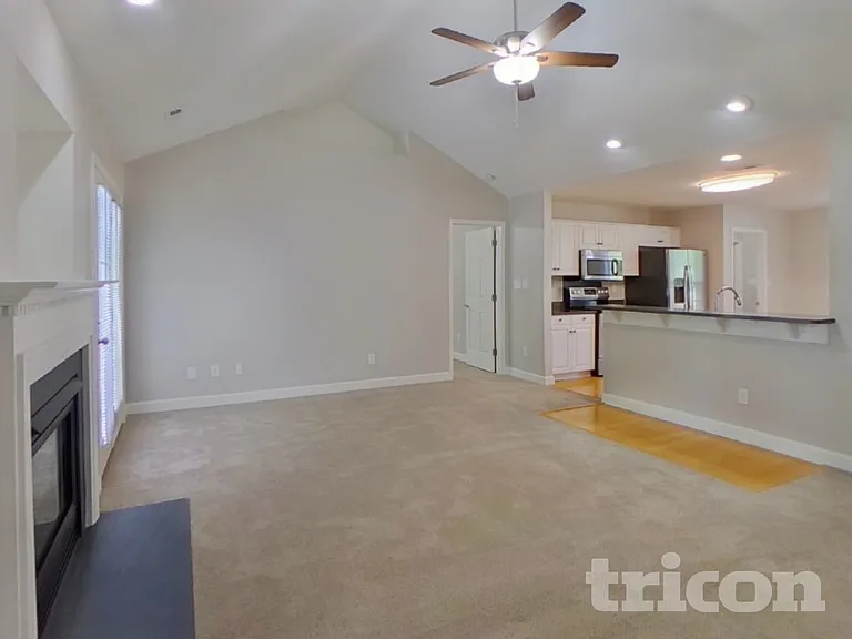 4407 Gladwood Ln — Photo 4