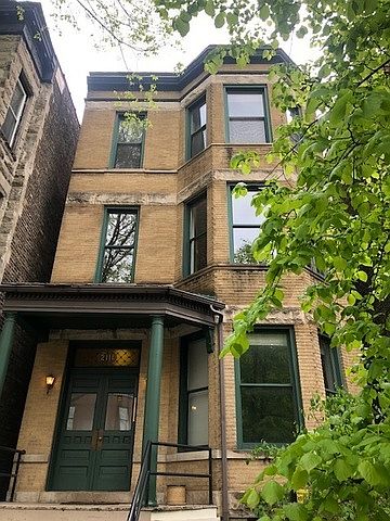 1st image of 2111 N Kenmore Ave #B