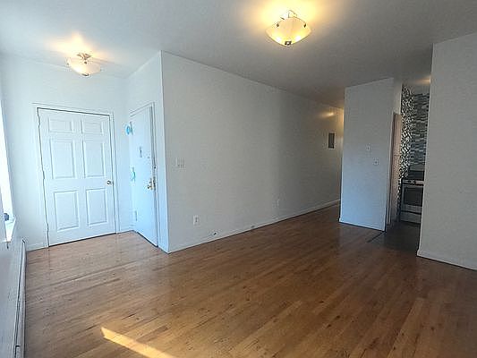 4th image of 405 Manhattan Ave APT 2