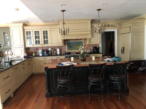 3rd image of 6406 Woodland Run Ct