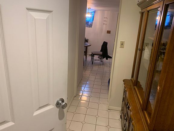 2nd image of 11 Frances Pl #1