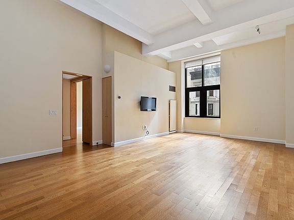 5th image of 135 W 70th St APT 3H