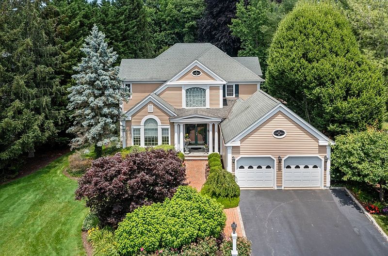 1st image of 19 Meadow Ln